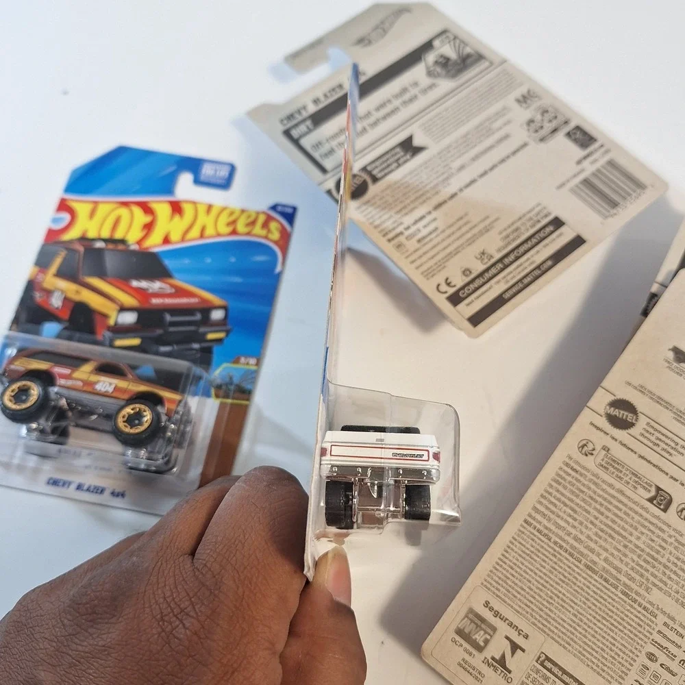 Hot Wheels Chevy Blazer Custom & 4×4 Red Edition/ Tubular Trucks 5 Trucks‎
